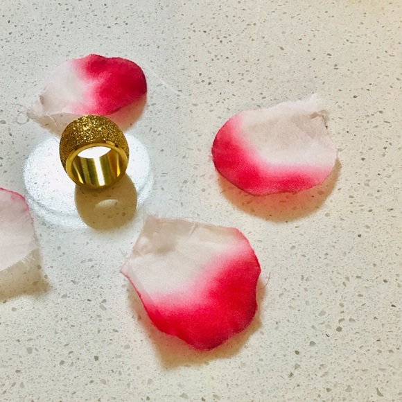 Big And Beautiful Gold Color Fashion ball  Ring Surrounded By Fashion Glitter - Picture 5 of 11